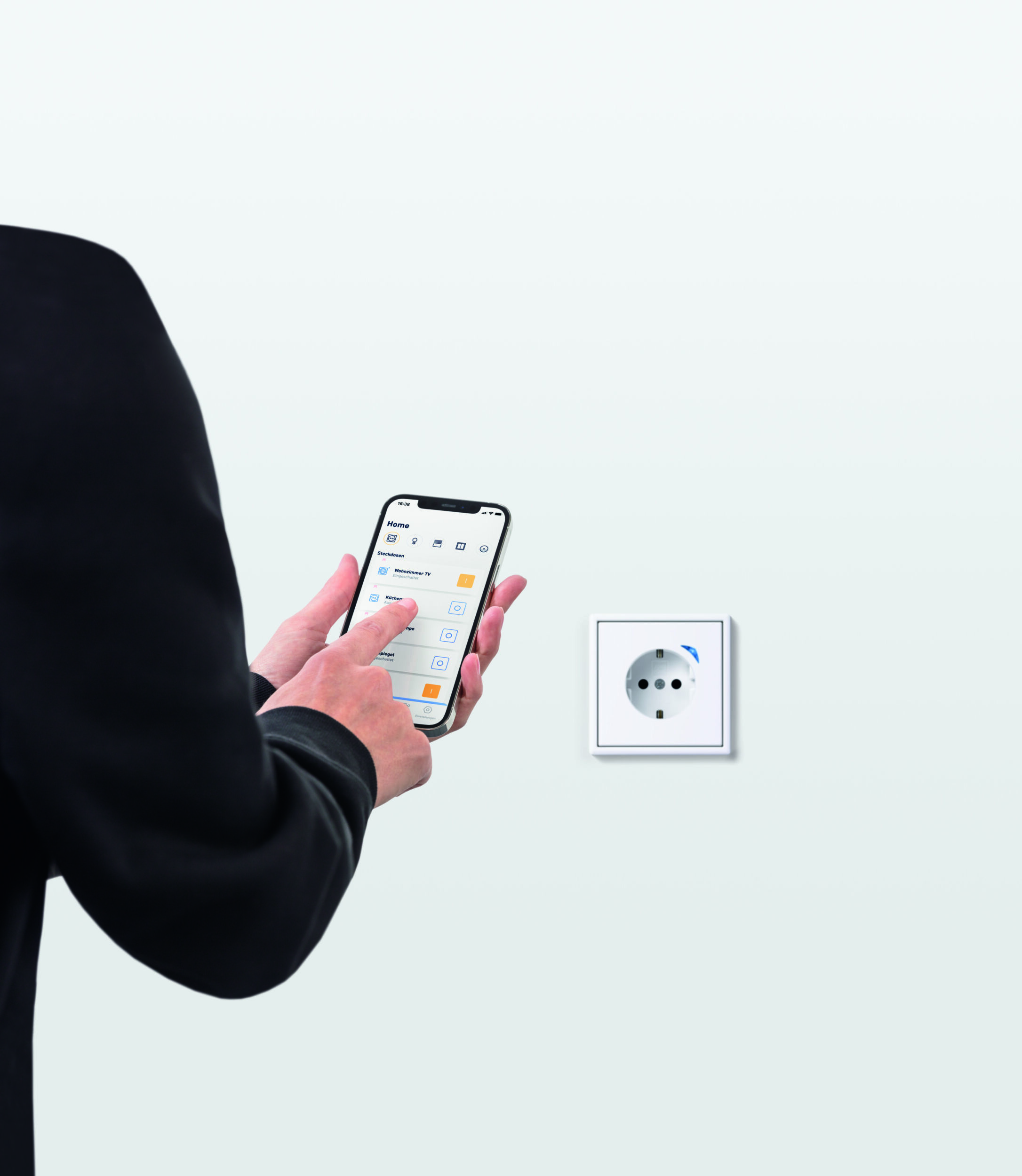 In der Jung Home App lassen sich unter anderem die Energieverbrauchsdaten einer Jung-Home-Schuko-Steckdose Energy anzeigen.